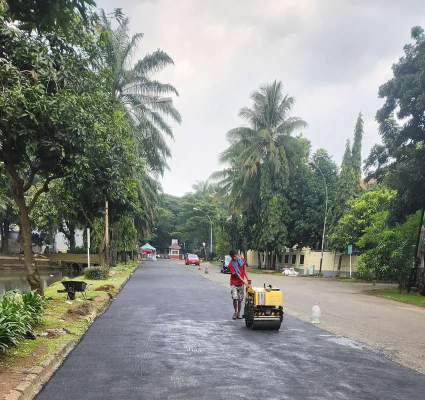 Pengaspalan Jl. Utama Sektor 9